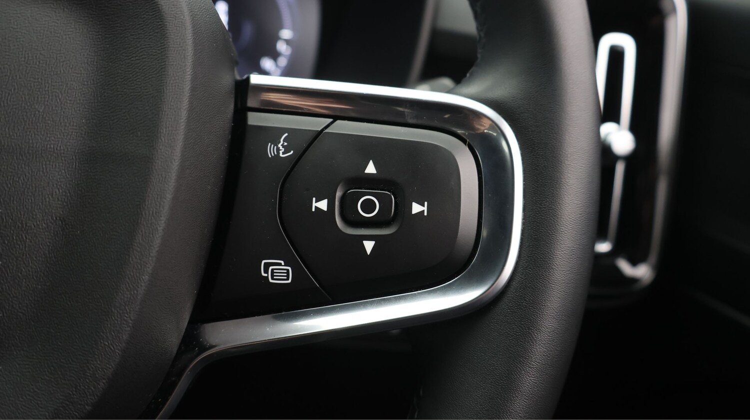 Used Volvo XC40 2023 for sale - 77245382: Photo 24