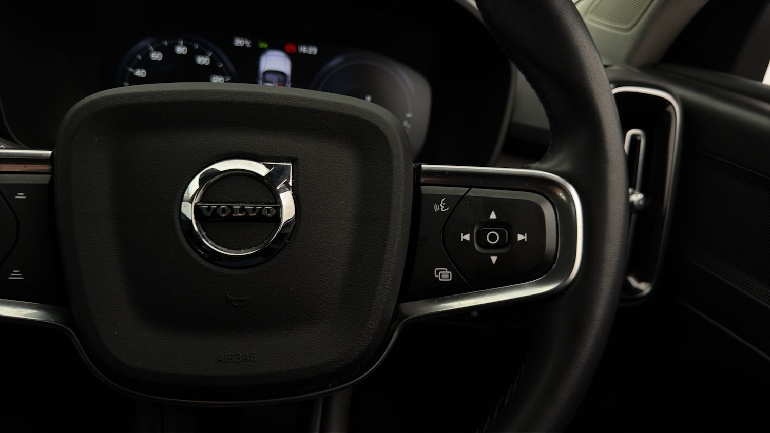 Used Volvo XC40 2022 for sale - 77946277: Photo 24