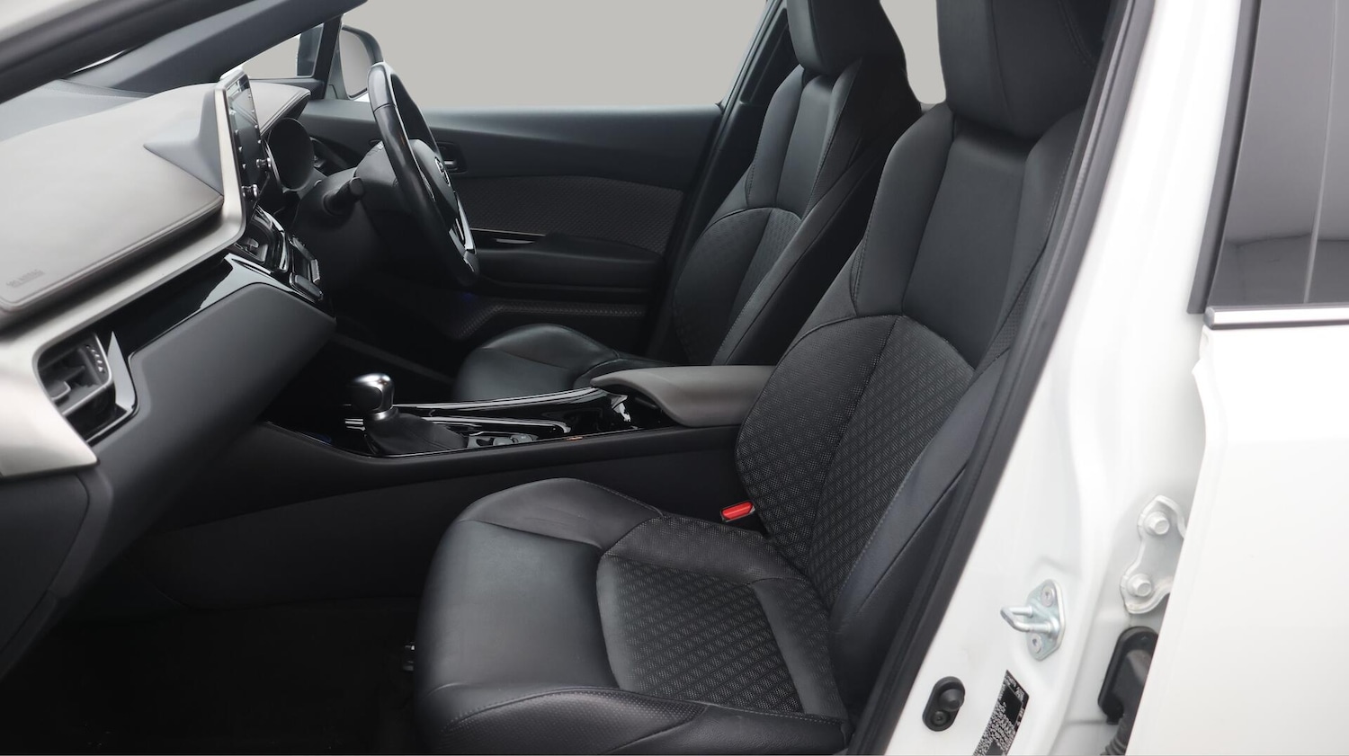 Used Toyota C-HR 2020 for sale - 76457763: Photo 15