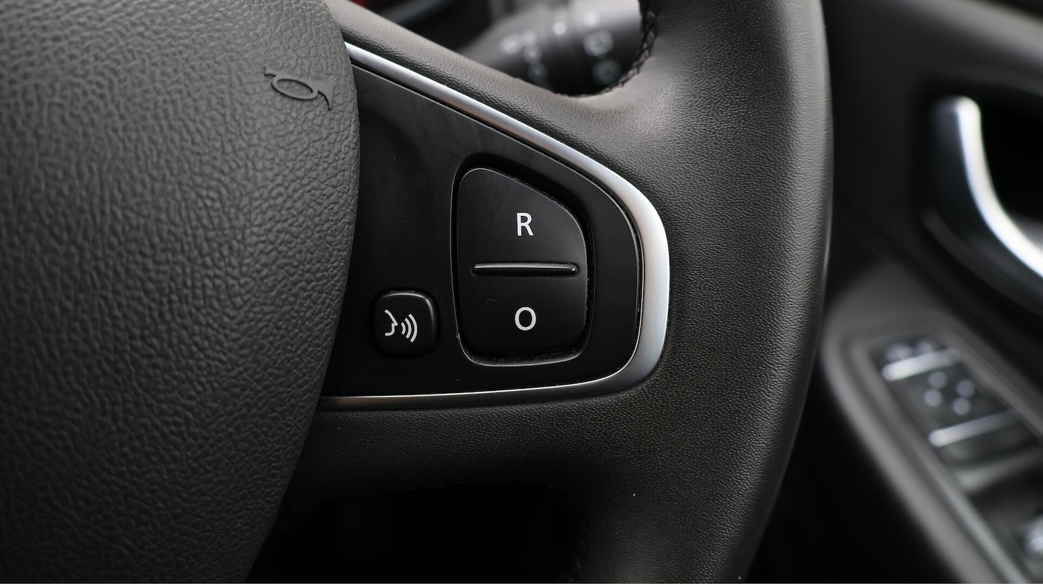Used Renault Clio 2018 for sale - 76361169: Photo 24
