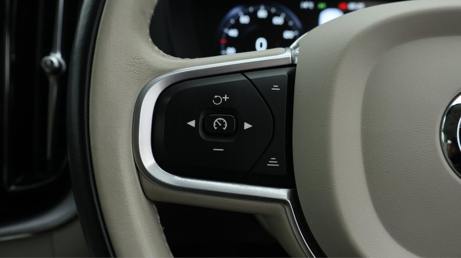 Used Volvo XC60 2020 for sale - 76380776: Photo 24