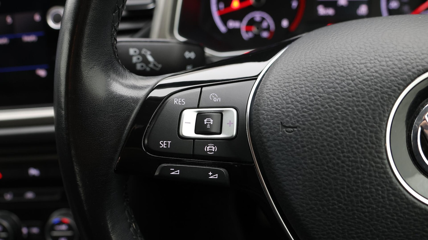 Used Volkswagen T-Roc 2020 for sale - 76700660: Photo 24