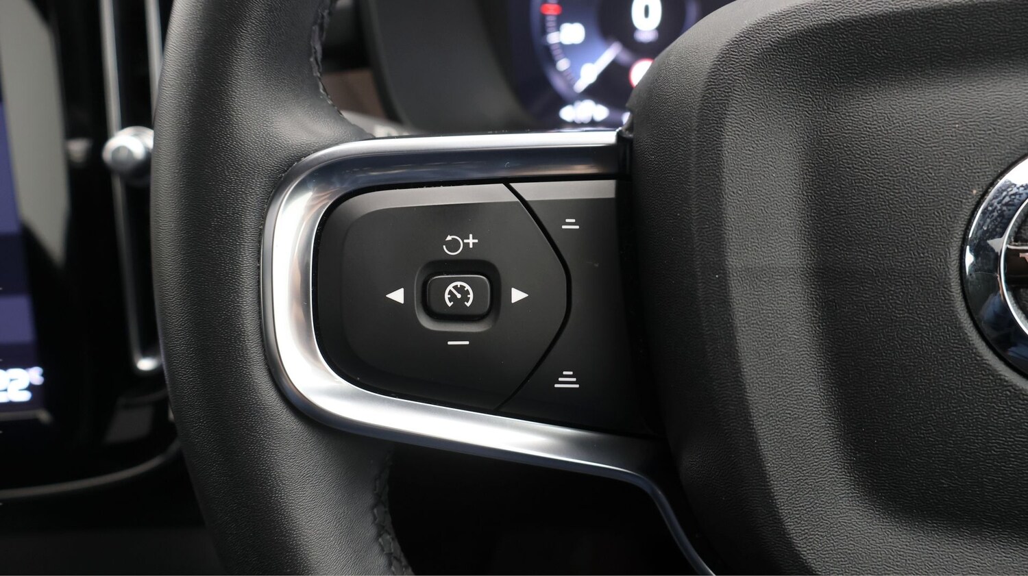 Used Volvo XC40 2023 for sale - 77819483: Photo 24