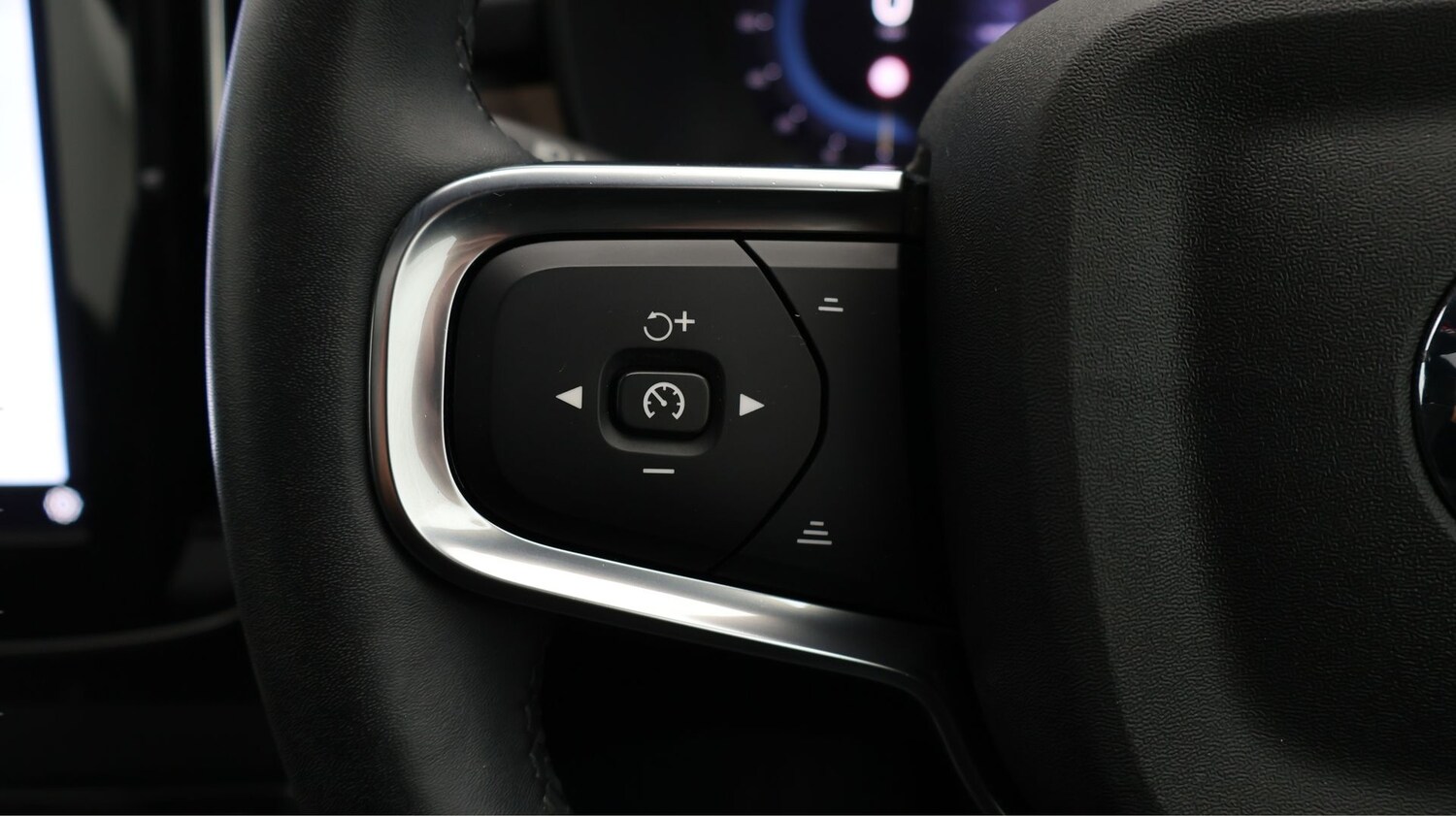 Used Volvo XC40 2024 for sale - 77033240: Photo 22