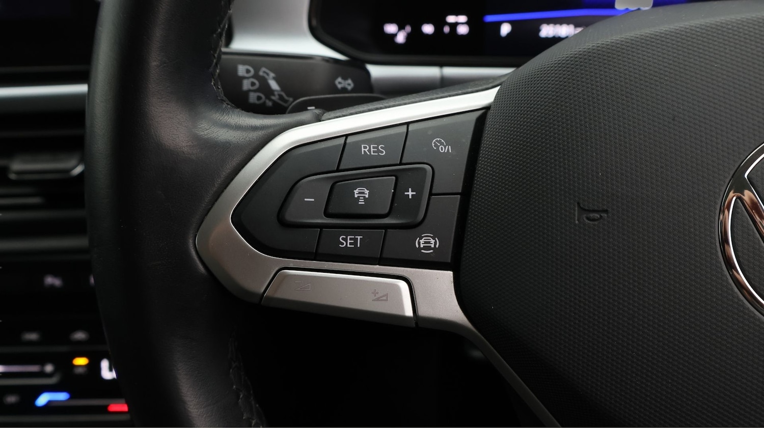 Used Volkswagen T-Roc 2023 for sale - 77653578: Photo 21