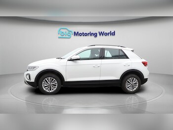 Used Volkswagen T-Roc 2023 for sale - 77653578: Photo