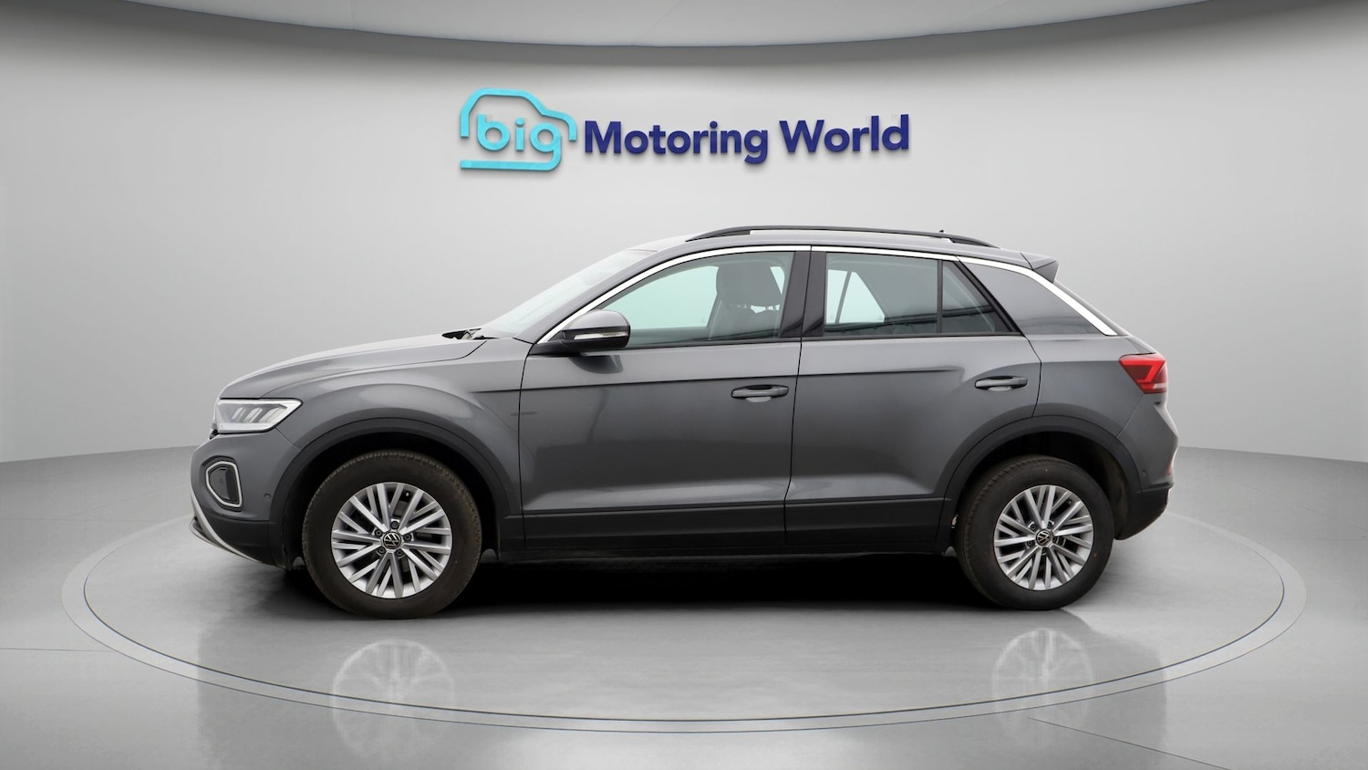Used Volkswagen T-Roc 2023 for sale - 77137148: Photo 4