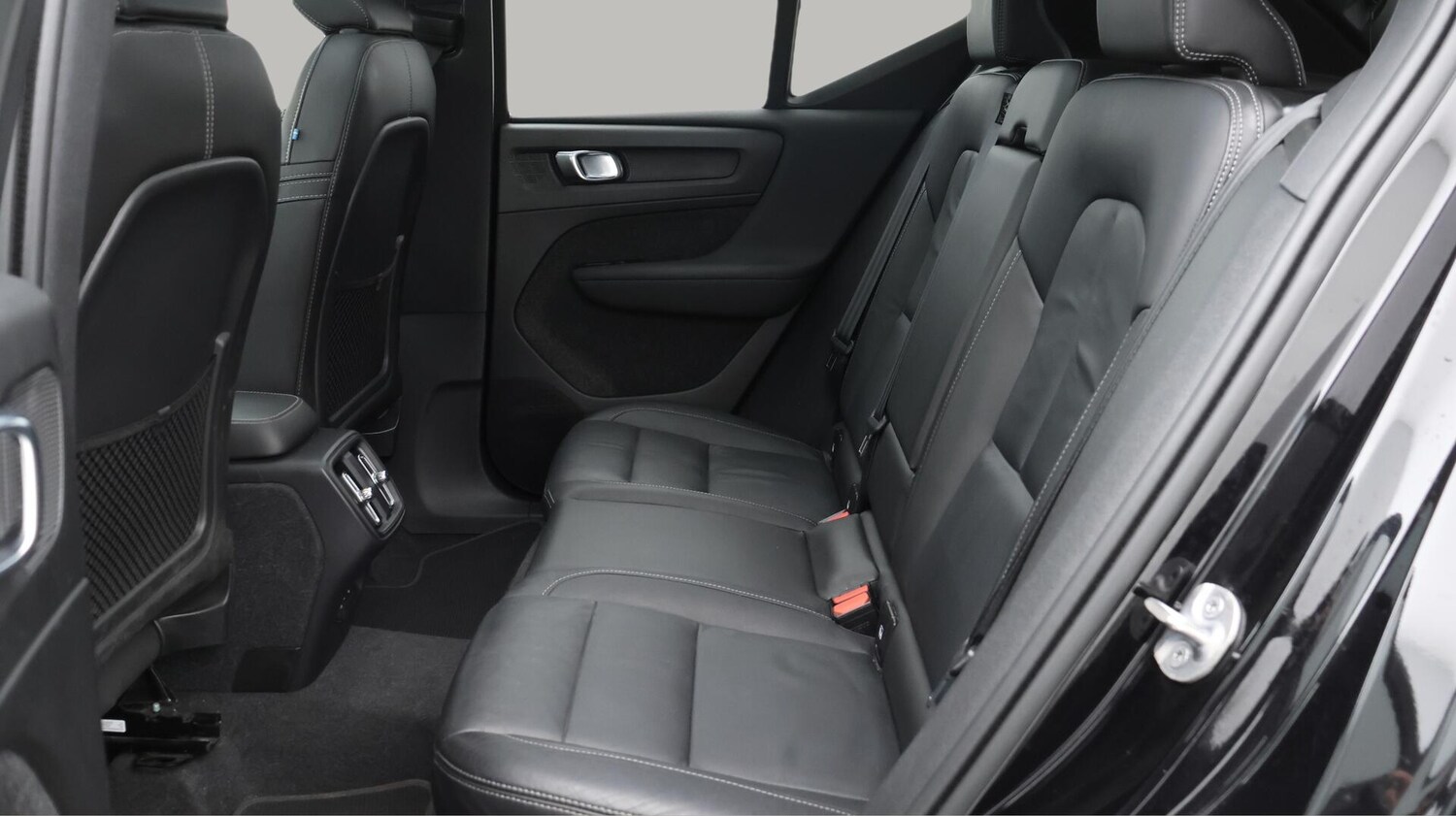 Used Volvo XC40 2023 for sale - 76152639: Photo 17