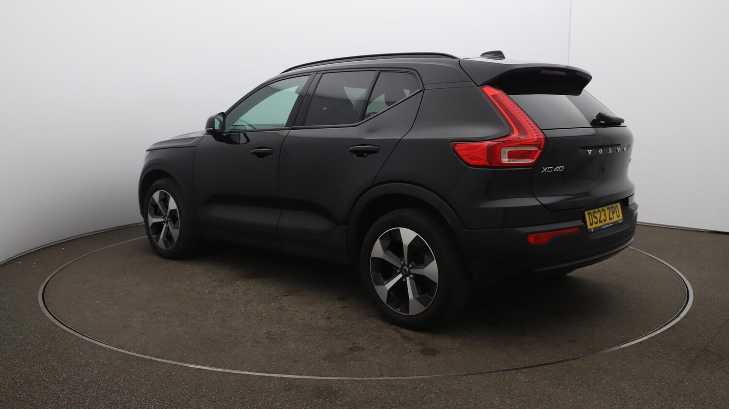 Used Volvo XC40 2023 for sale - 76152639: Photo 64