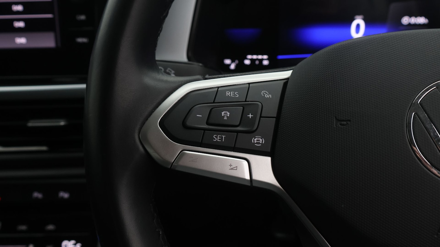 Used Volkswagen T-Roc 2023 for sale - 77377890: Photo 22