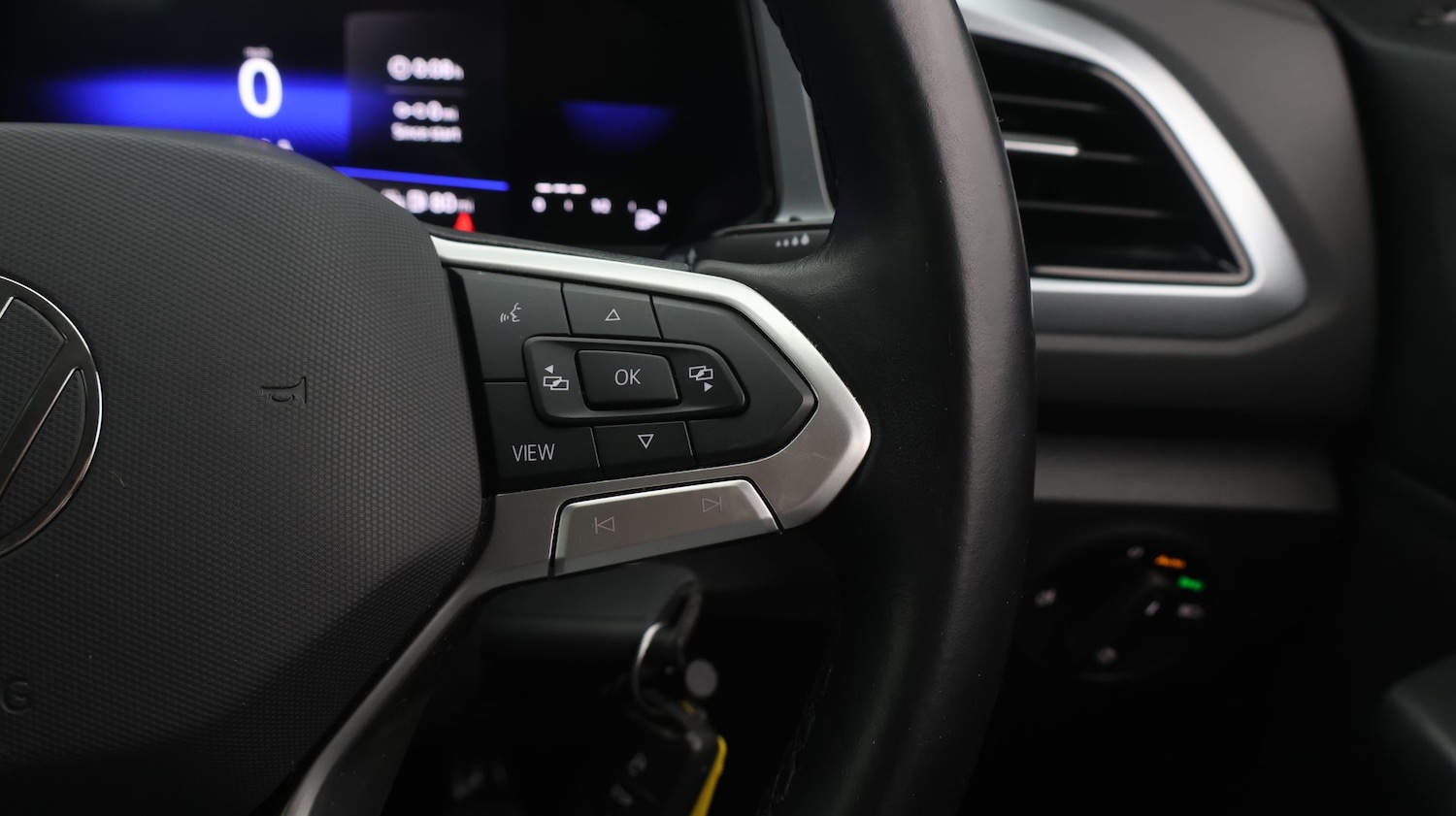 Used Volkswagen T-Roc 2023 for sale - 77377890: Photo 24