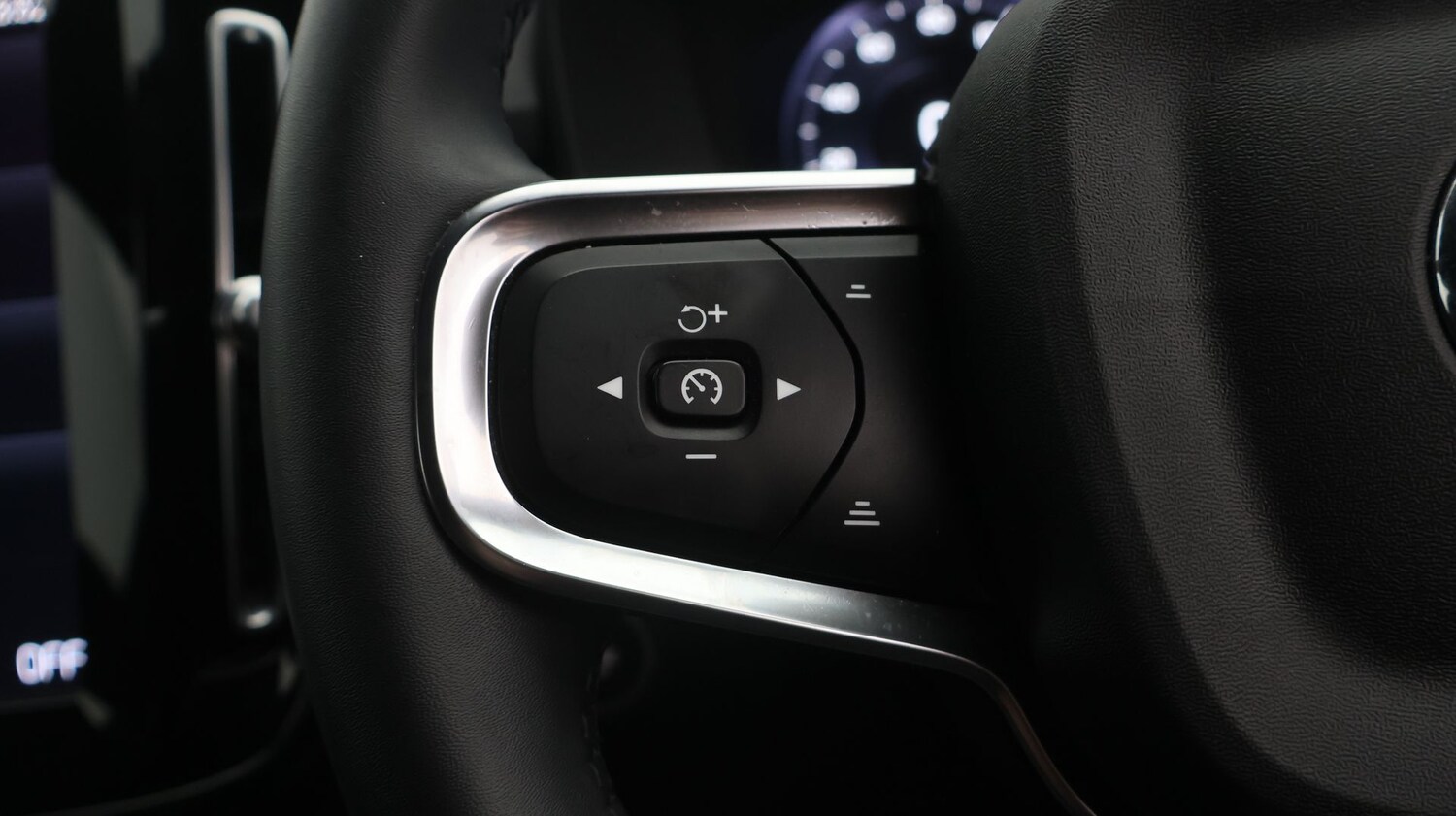 Used Volvo XC40 for sale - 77483172: Photo 24