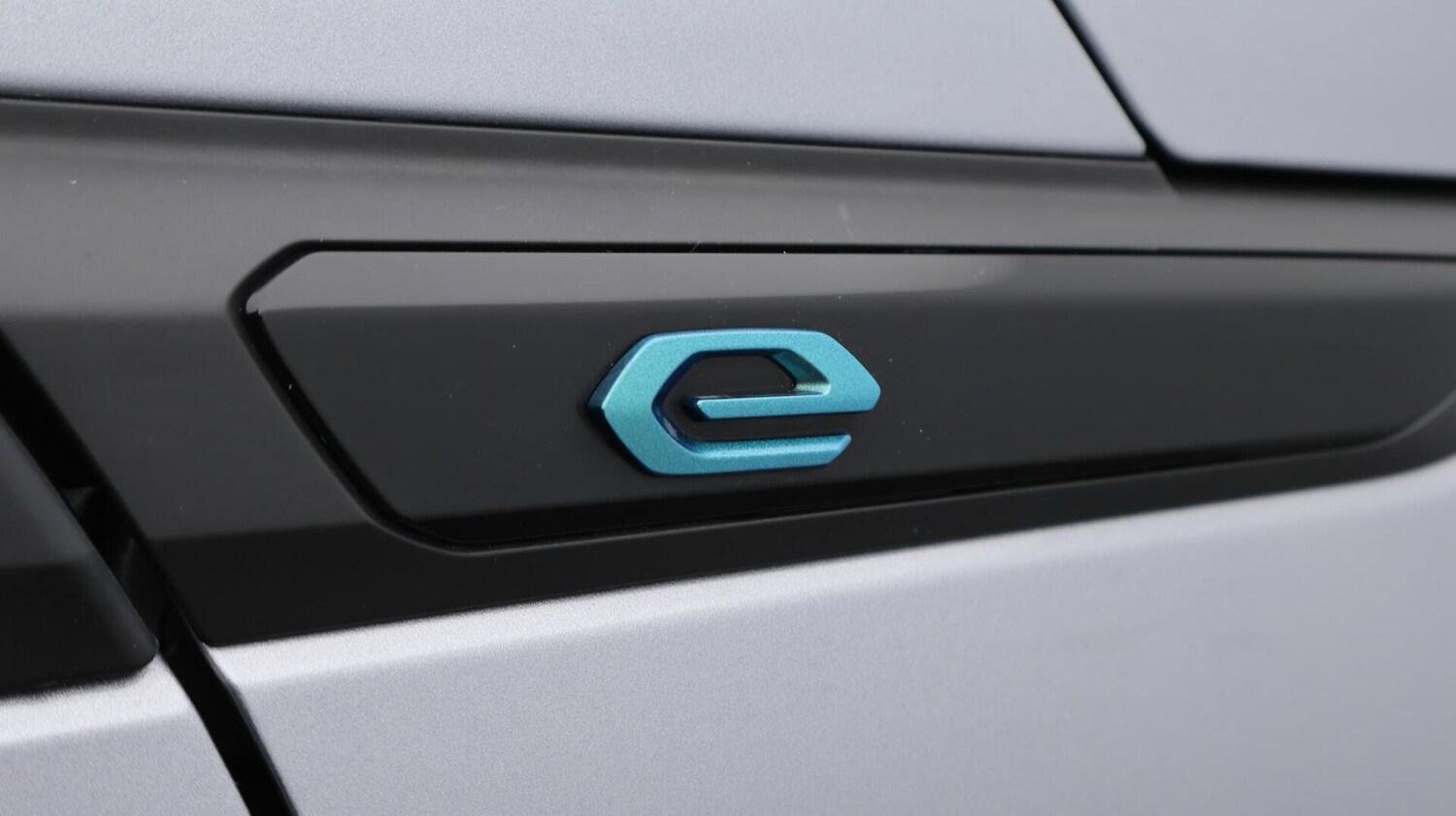 Used Peugeot E-2008 2022 for sale - 76370284: Photo 25