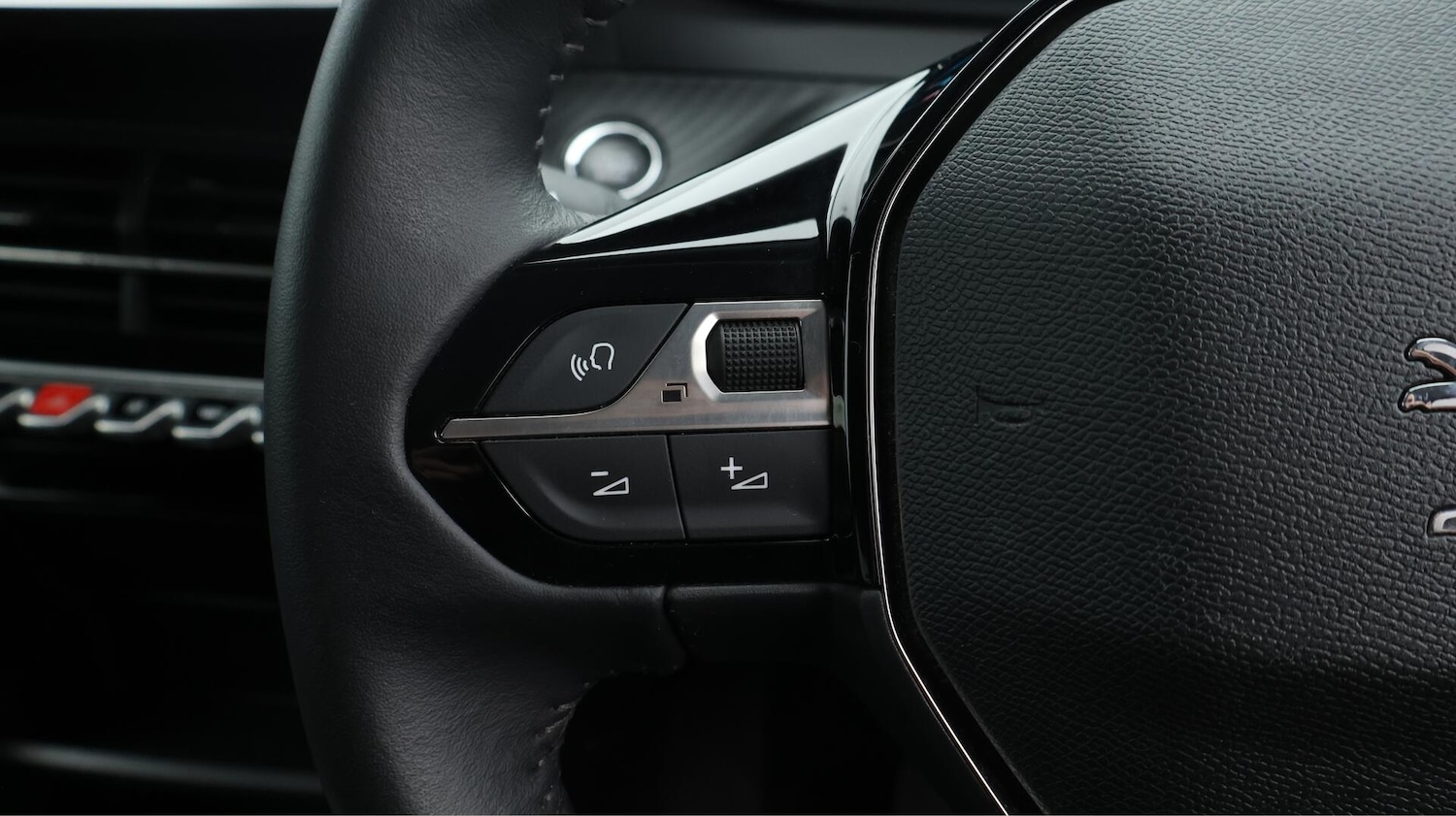 Used Peugeot E-2008 2022 for sale - 76370284: Photo 27