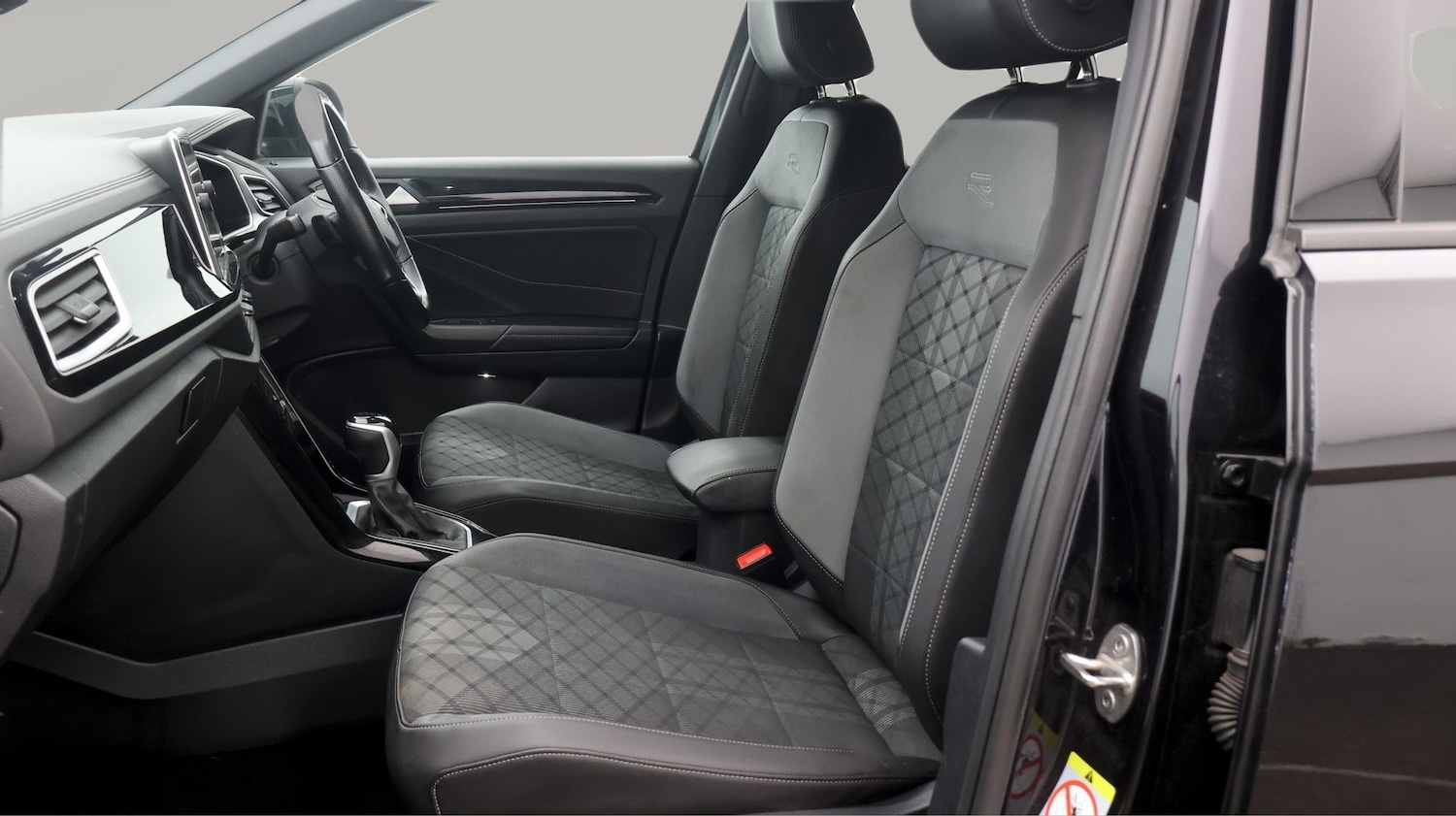 Used Volkswagen T-Roc 2022 for sale - 77622279: Photo 14