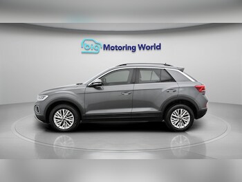 Used Volkswagen T-Roc 2024 for sale - 78271301: Photo