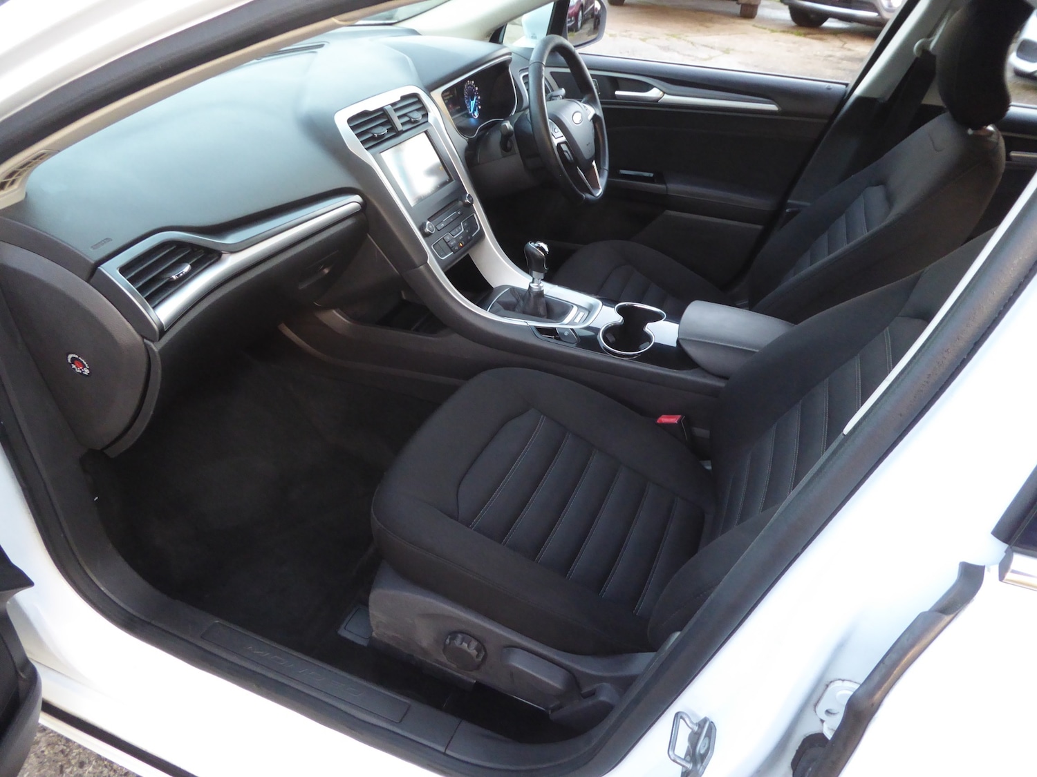 Used Ford Mondeo 2015 for sale - 76908189: Photo 37