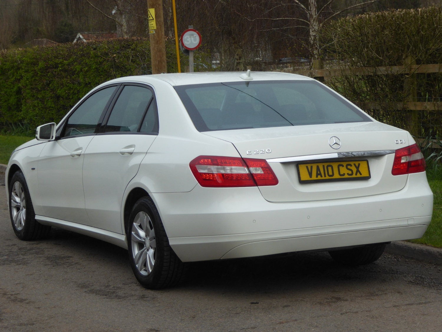 Used Mercedes-Benz E Class 2010 for sale - 77903537: Photo 17