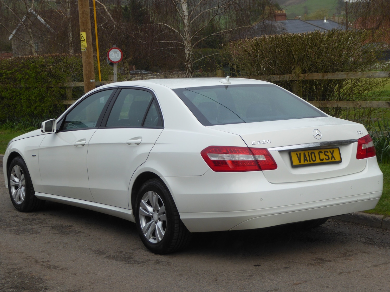 Used Mercedes-Benz E Class 2010 for sale - 77903537: Photo 21