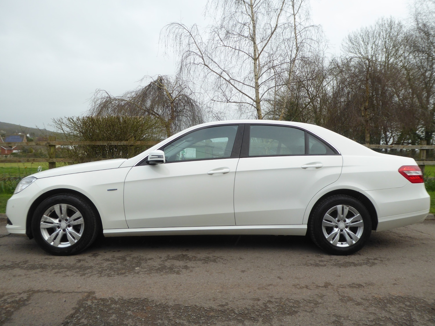 Used Mercedes-Benz E Class 2010 for sale - 77903537: Photo 6