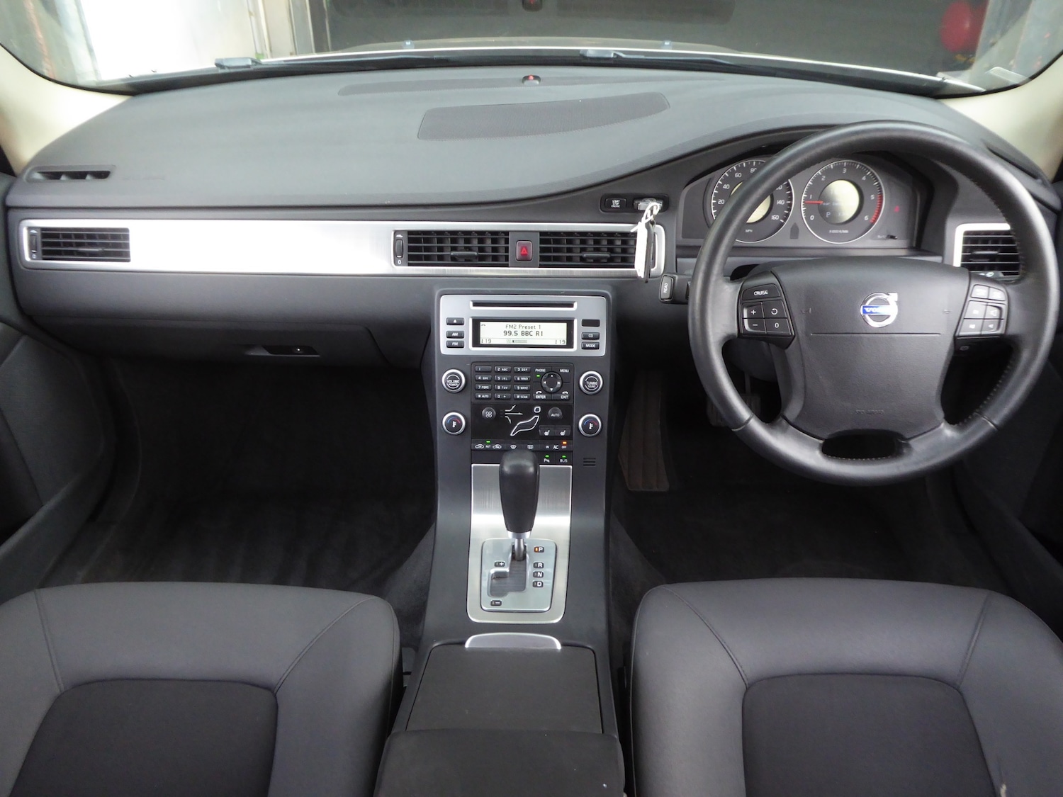 Used Volvo V70 2008 for sale - 77950335: Photo 9