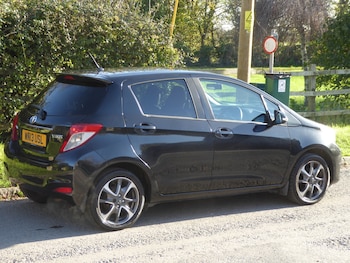 Used Toyota Yaris 2013 for sale - 76578099: Photo