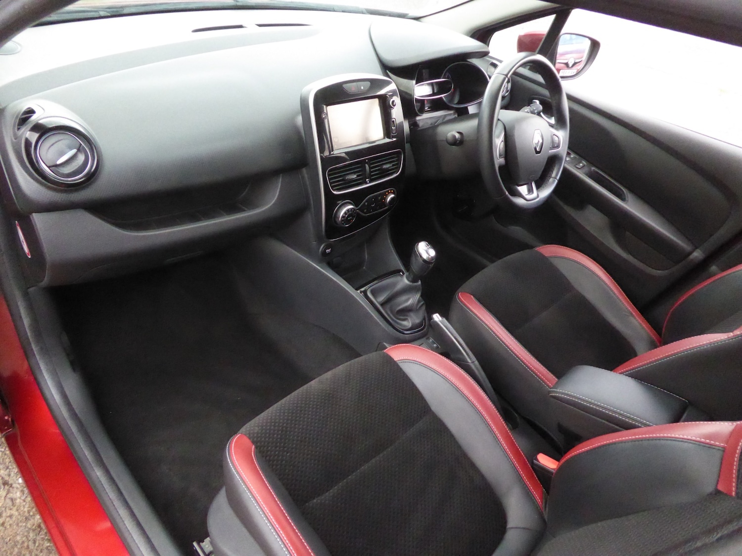 Used Renault Clio 2017 for sale - 76429392: Photo 21