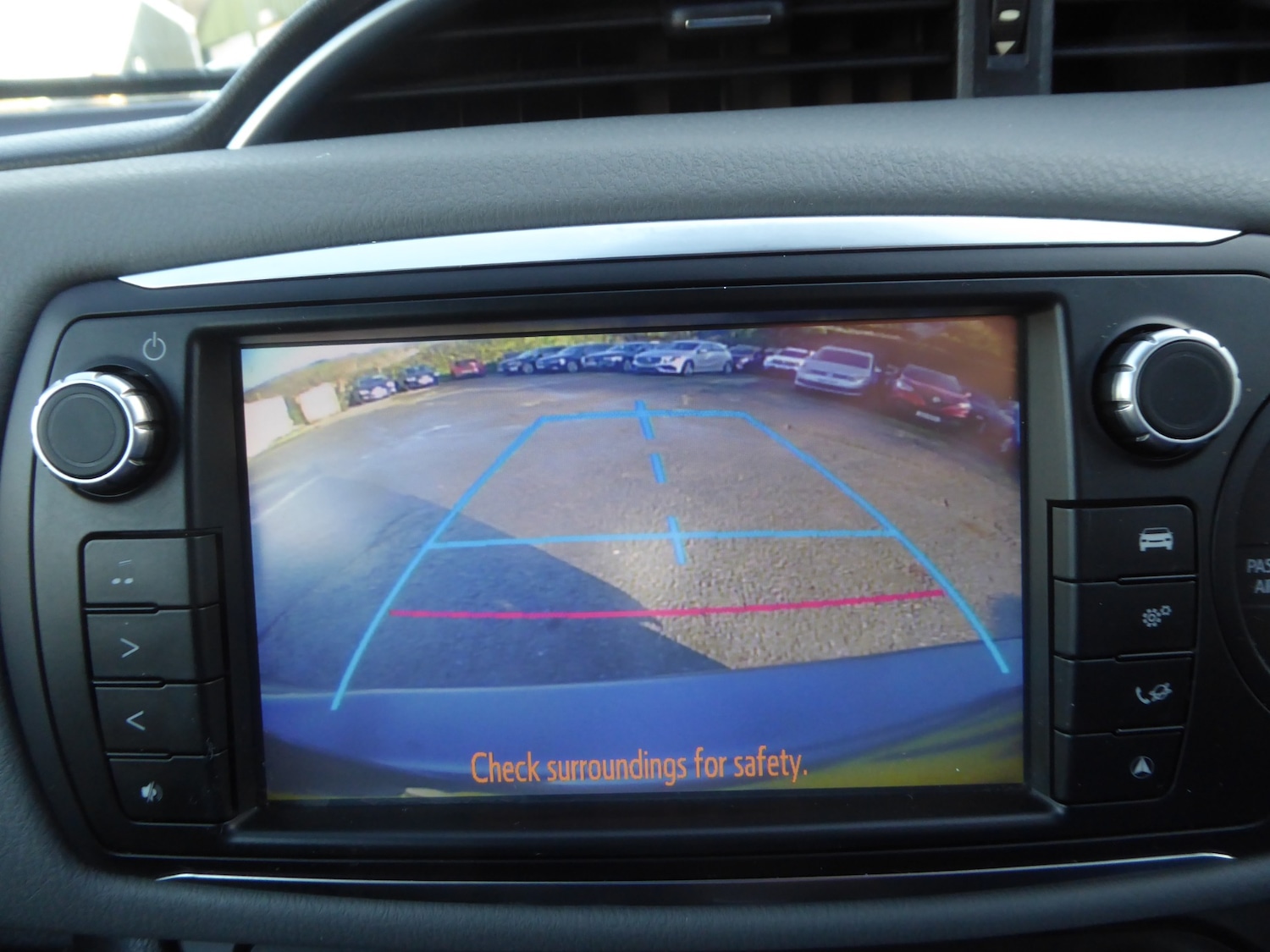 Used Toyota Yaris 2016 for sale - 76766934: Photo 12