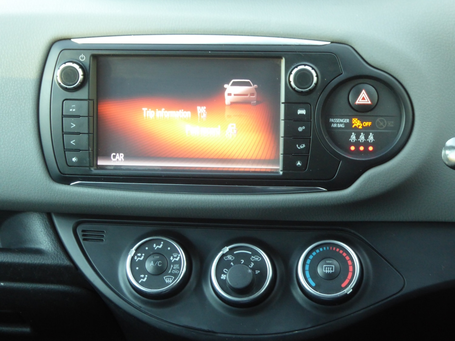 Used Toyota Yaris 2016 for sale - 76766934: Photo 14