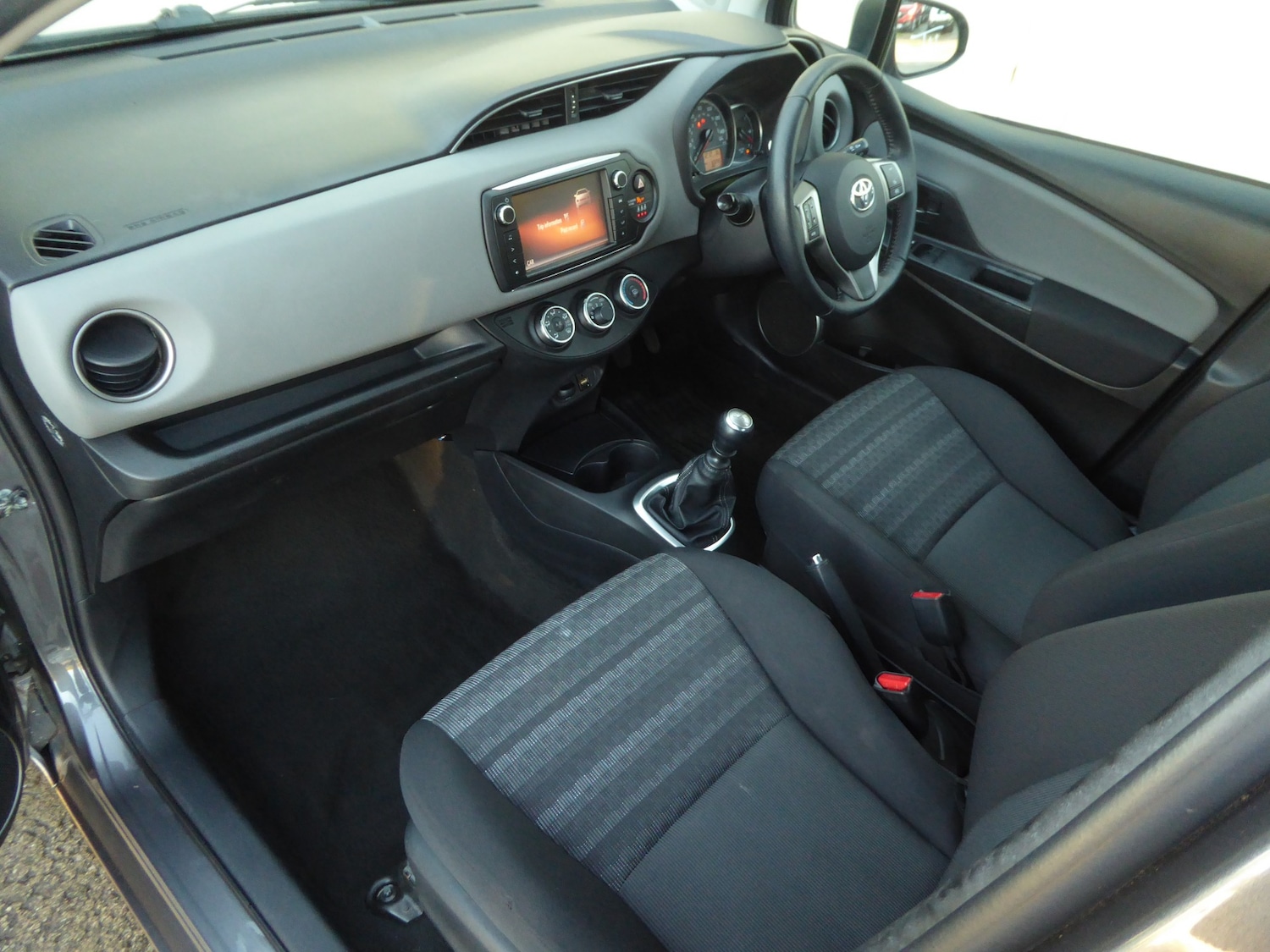 Used Toyota Yaris 2016 for sale - 76766934: Photo 17