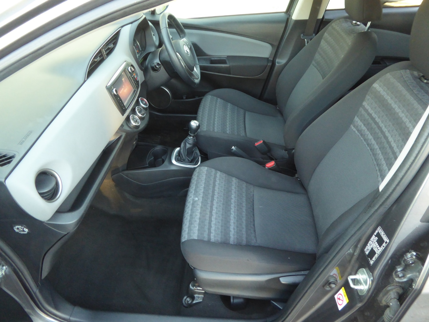 Used Toyota Yaris 2016 for sale - 76766934: Photo 18