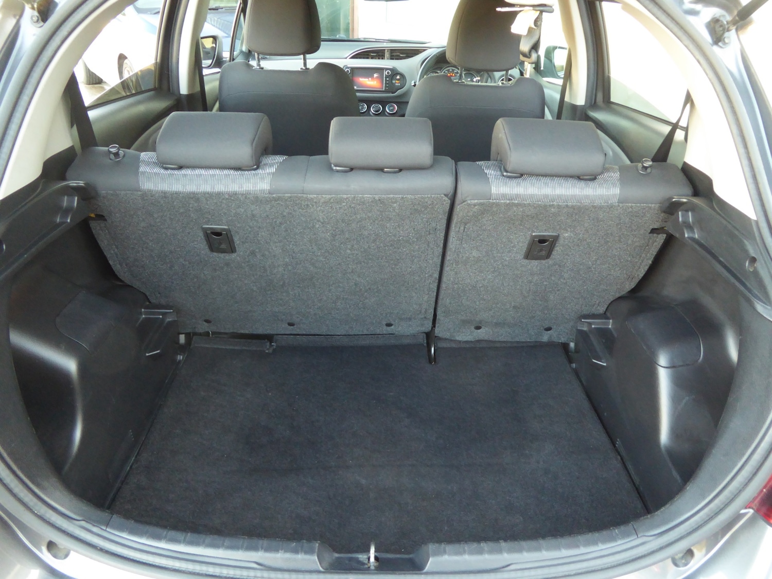 Used Toyota Yaris 2016 for sale - 76766934: Photo 24