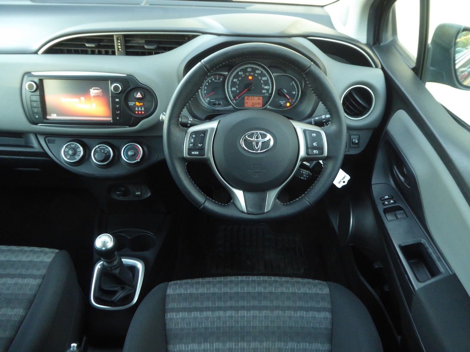 Used Toyota Yaris 2016 for sale - 76766934: Photo 8