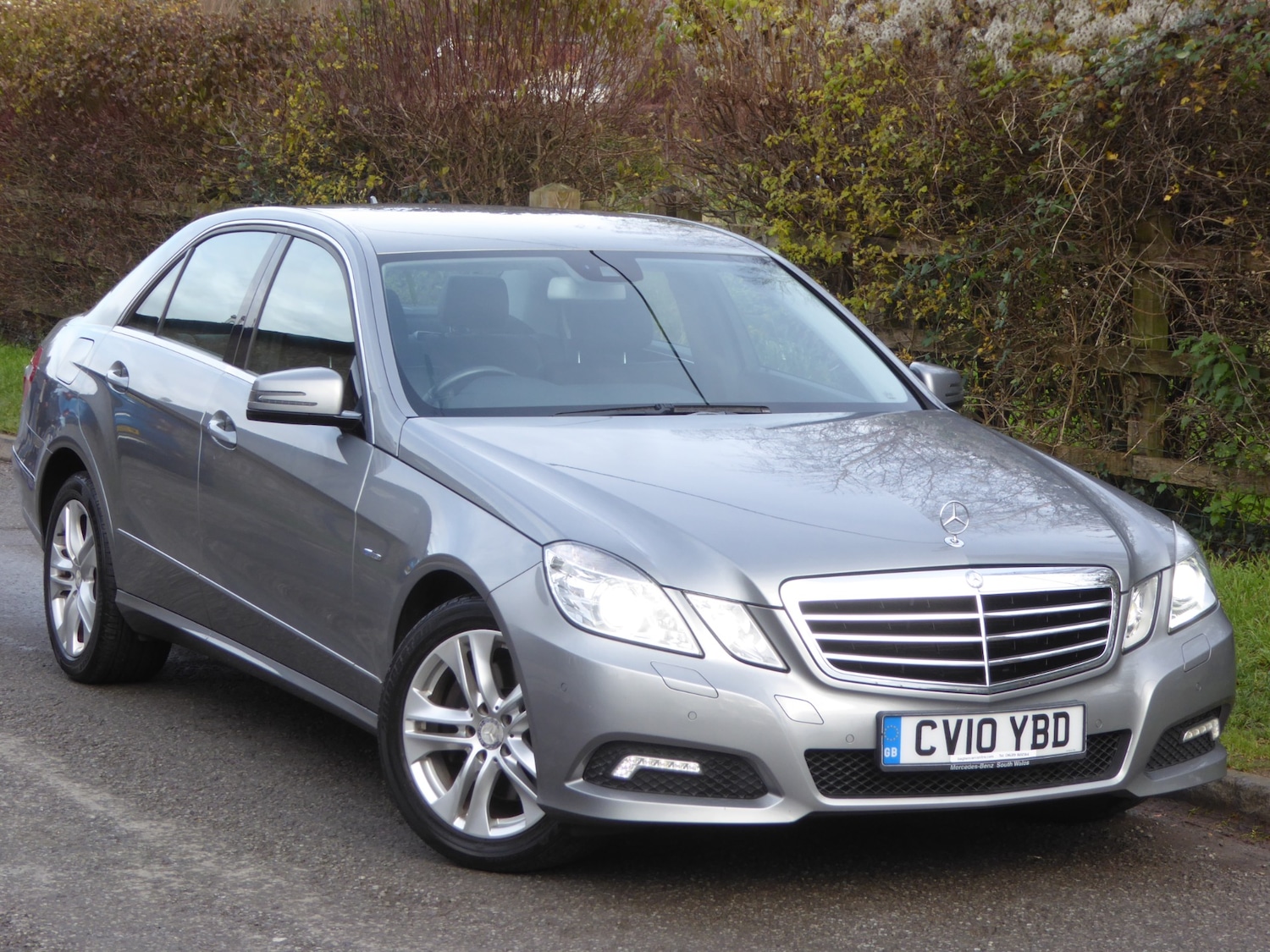 Used Mercedes-Benz E Class 2010 for sale - 76766547: Photo 1