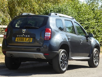 Used Dacia Duster 2016 for sale - 79459835: Photo