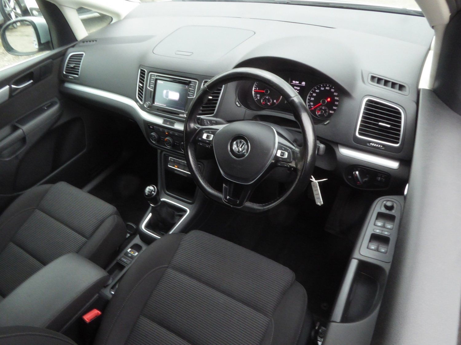 Used Volkswagen Sharan 2017 for sale - 76301998: Photo 9