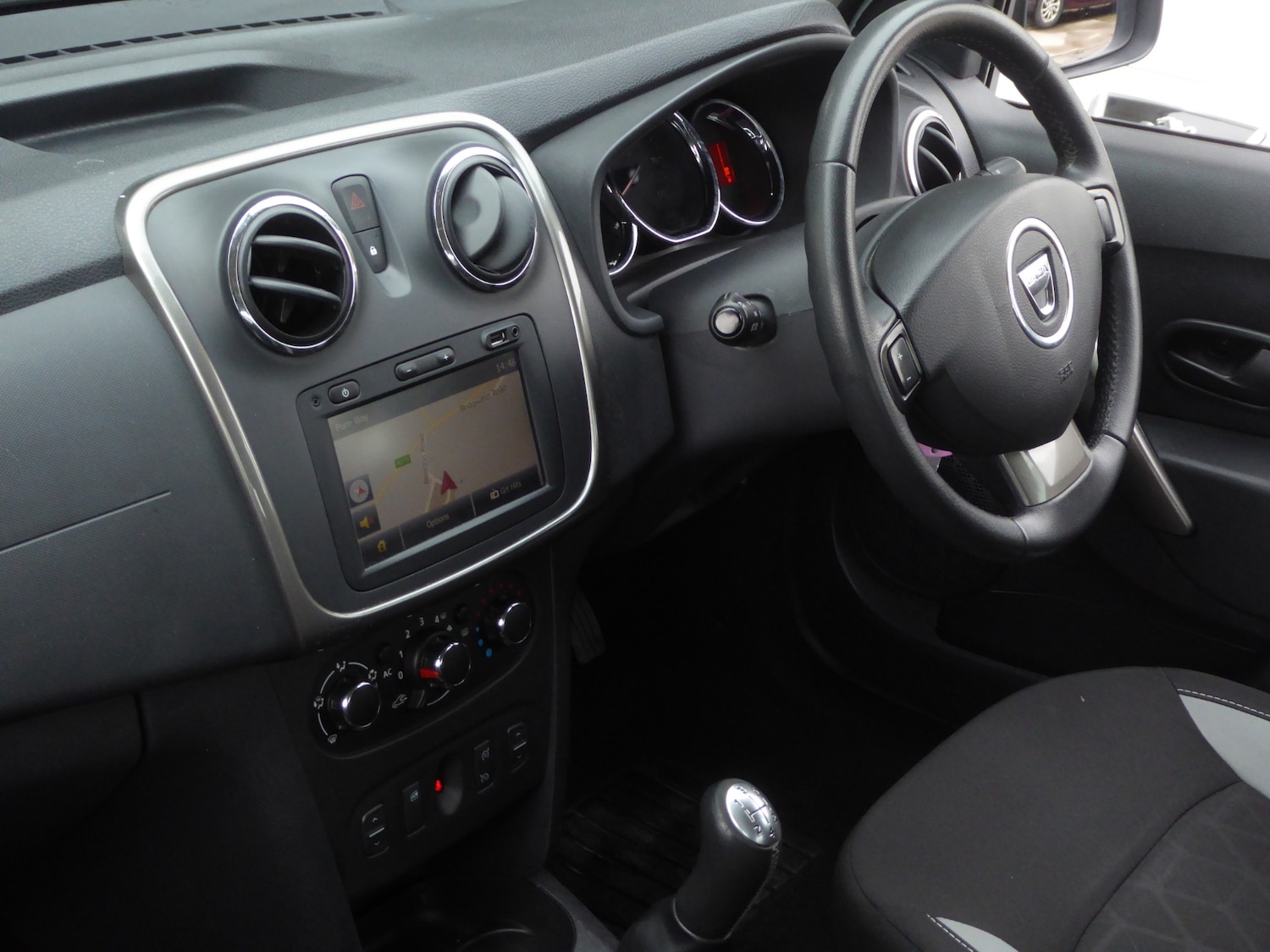 Used Dacia Sandero Stepway 2014 for sale - 77492753: Photo 17