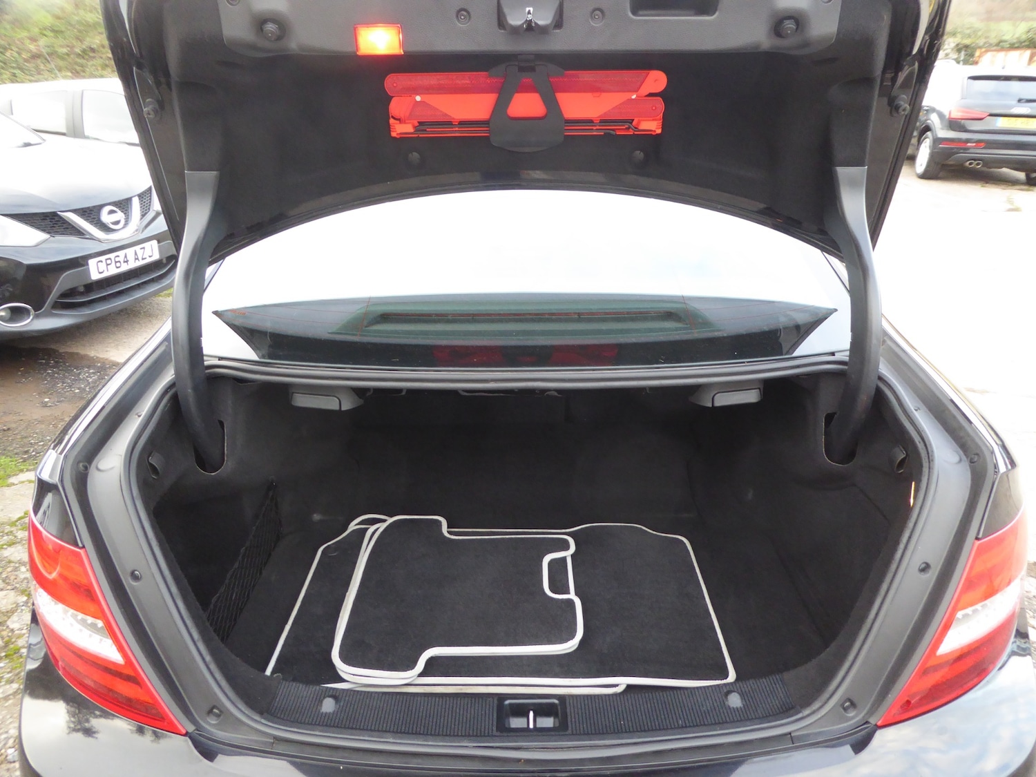 Used Mercedes-Benz C Class 2014 for sale - 76682514: Photo 42