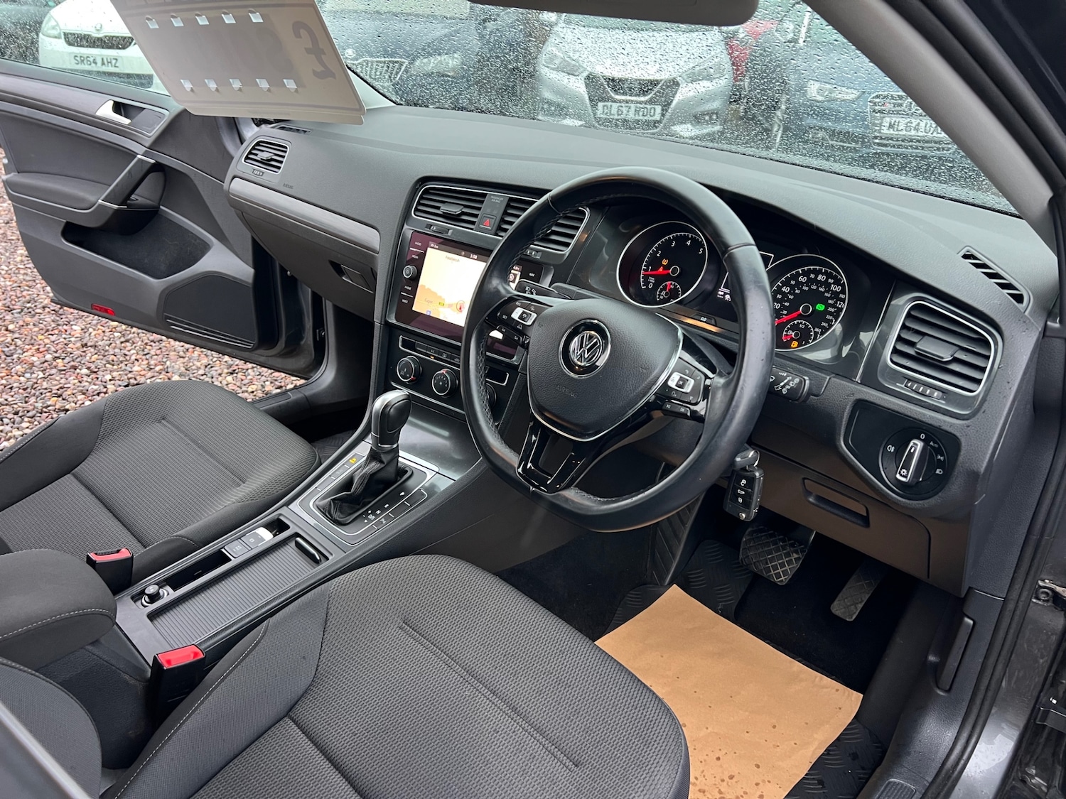 Used Volkswagen Golf 2017 for sale - 77256054: Photo 10