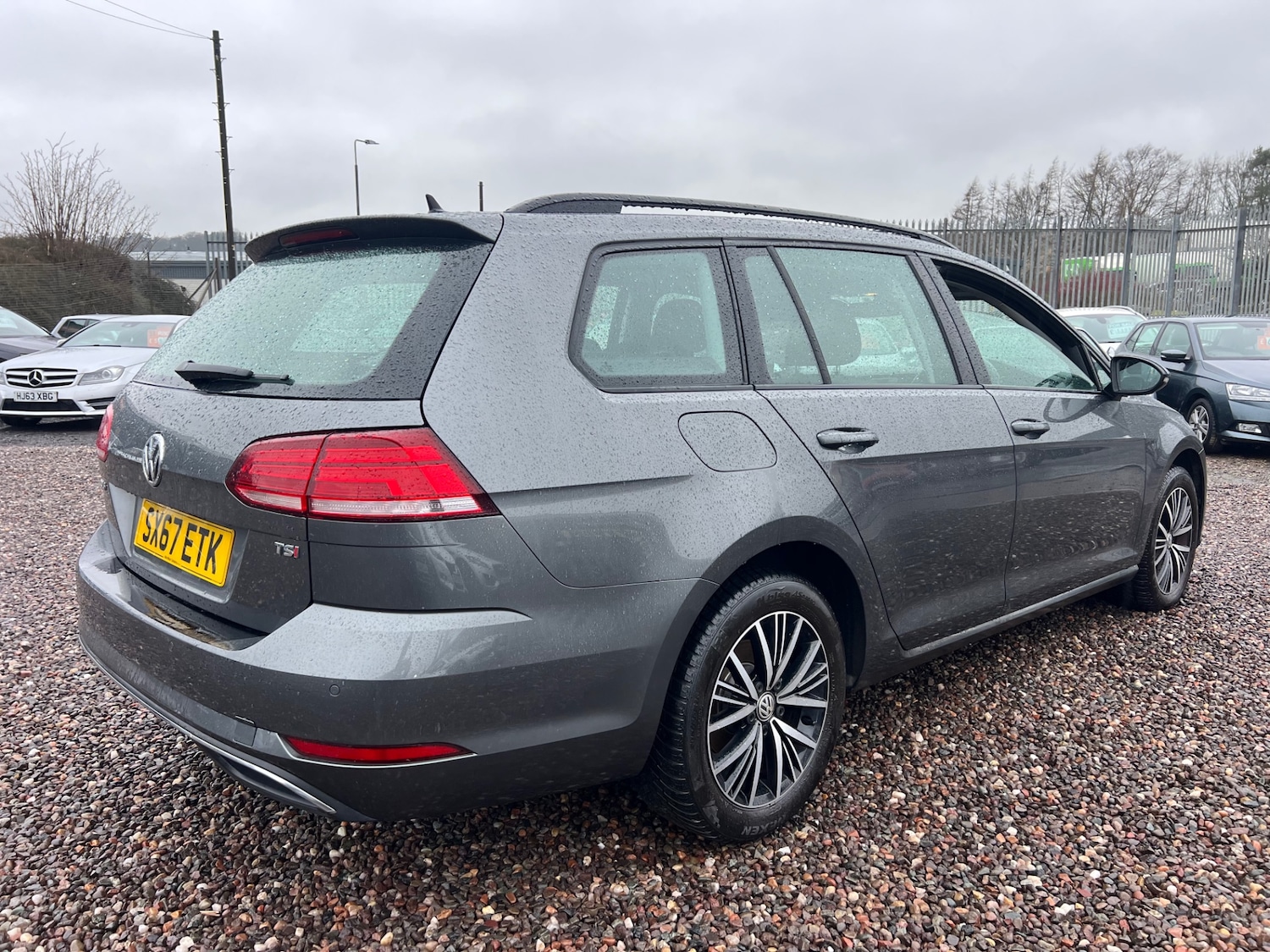 Used Volkswagen Golf 2017 for sale - 77256054: Photo 2