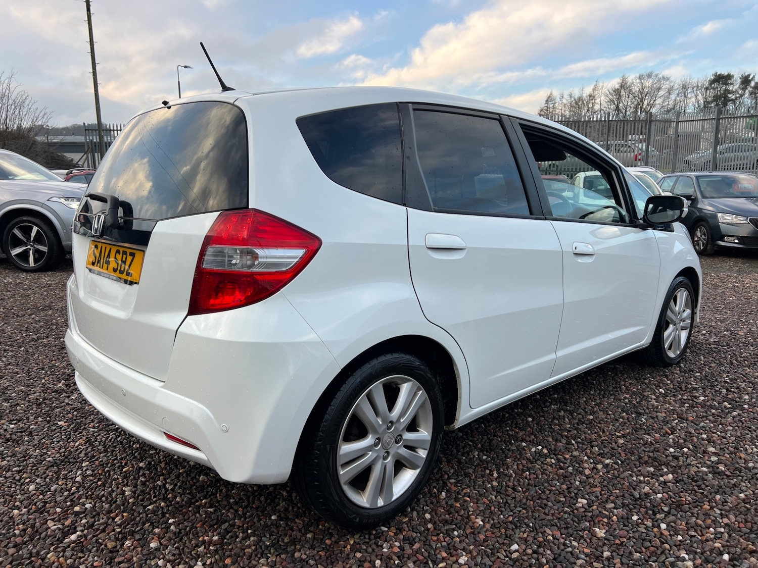 Used Honda Jazz 2014 for sale - 77261981: Photo 2