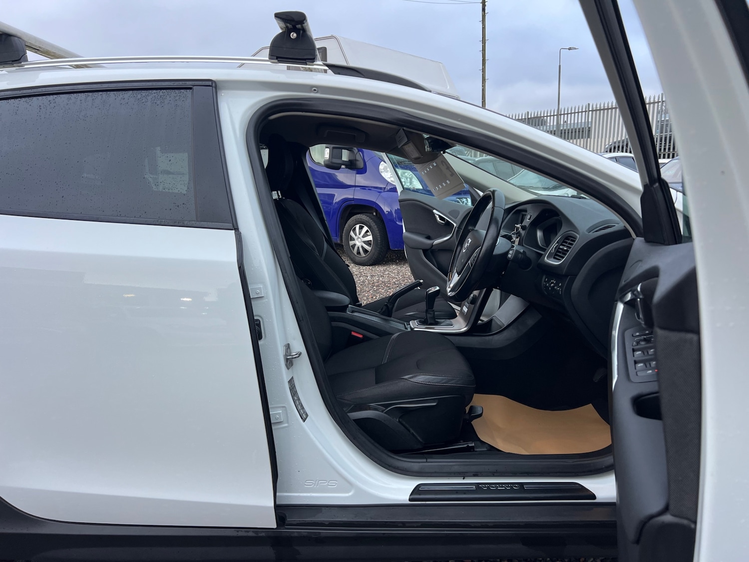 Used Volvo V40 2015 for sale - 77385433: Photo 9