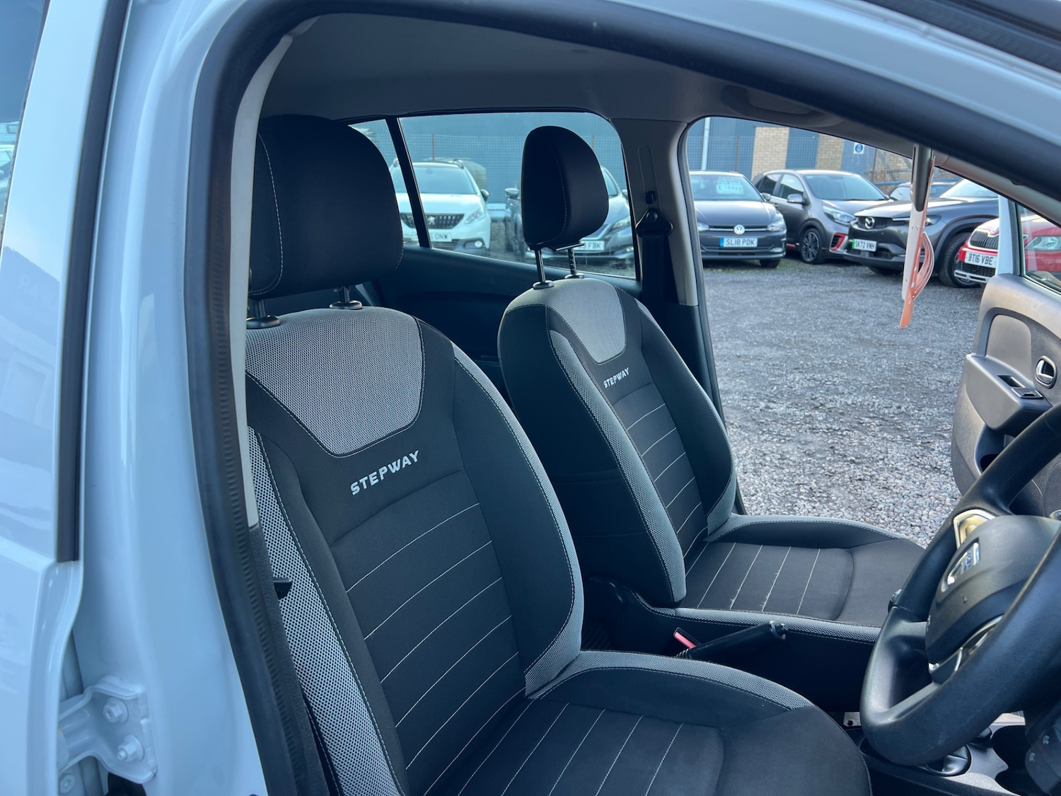 Used Dacia Sandero Stepway 2017 for sale - 76384137: Photo 12