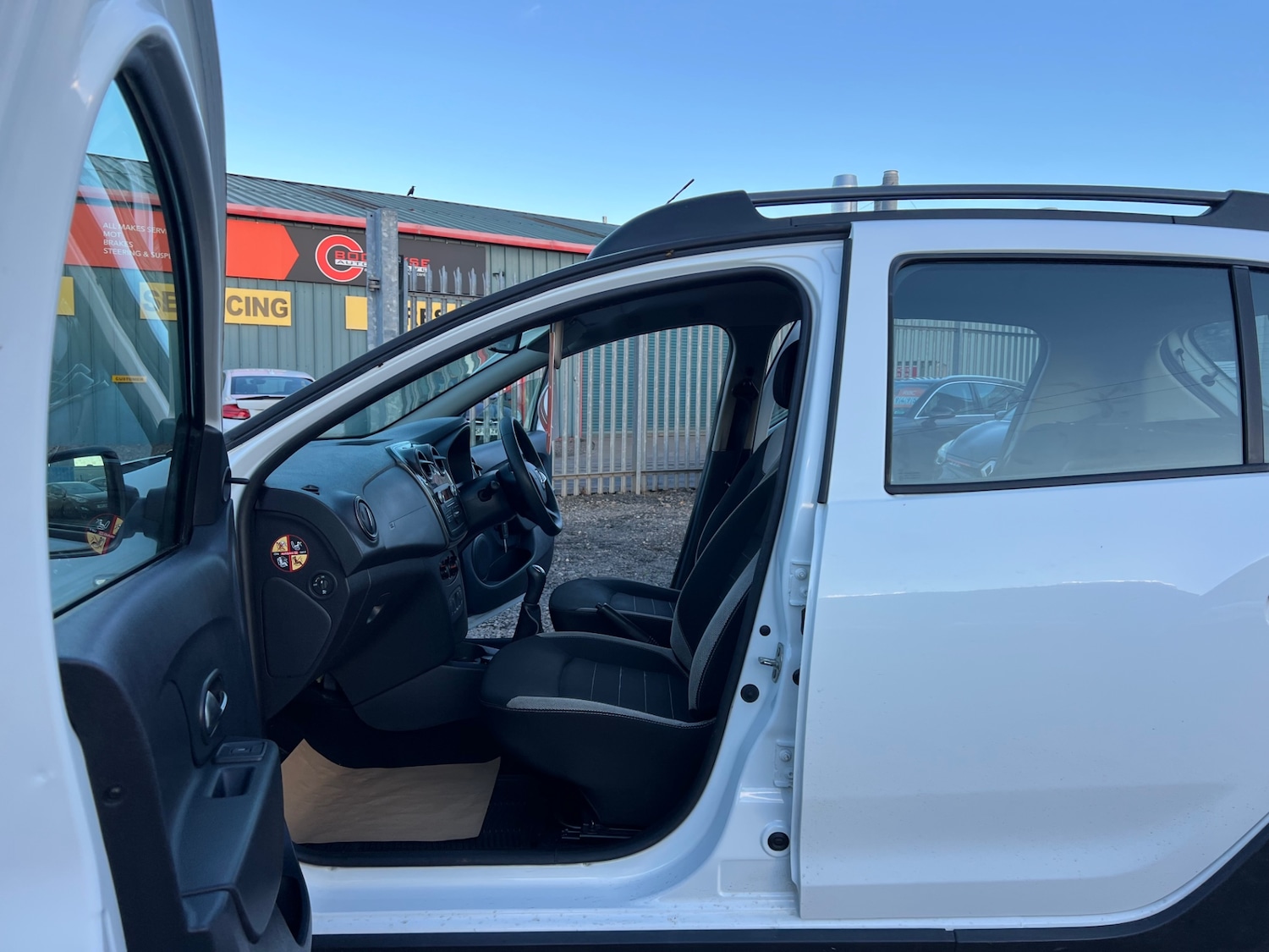 Used Dacia Sandero Stepway 2017 for sale - 76384137: Photo 13