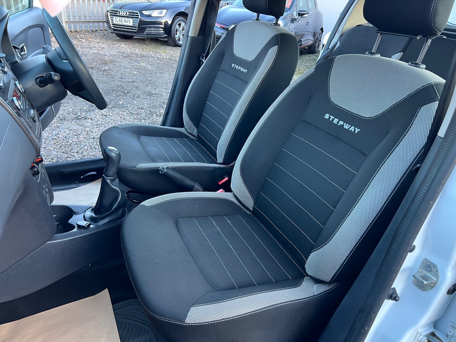 Used Dacia Sandero Stepway 2017 for sale - 76384137: Photo 16