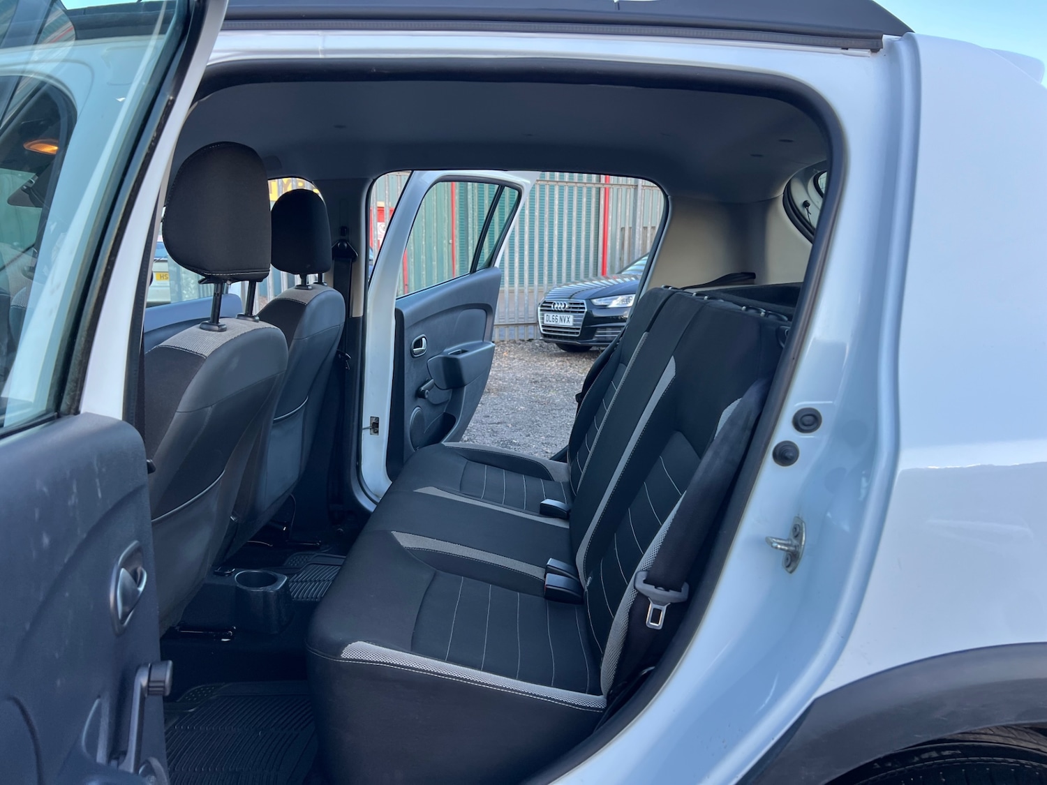 Used Dacia Sandero Stepway 2017 for sale - 76384137: Photo 19