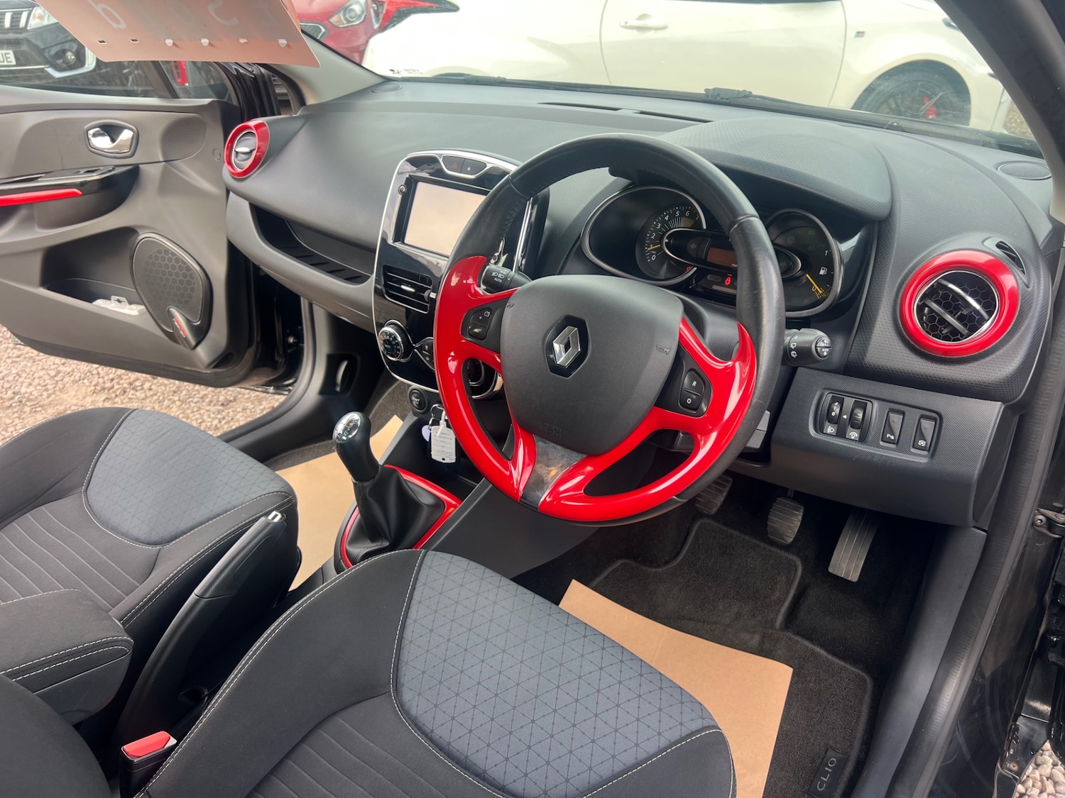 Used Renault Clio 2013 for sale - 76229135: Photo 10