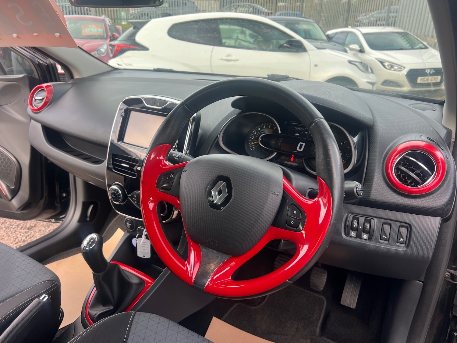 Used Renault Clio 2013 for sale - 76229135: Photo 11