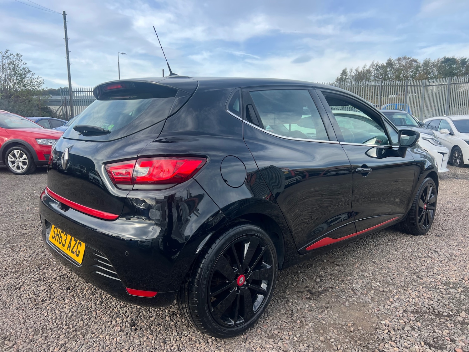 Used Renault Clio 2013 for sale - 76229135: Photo 2