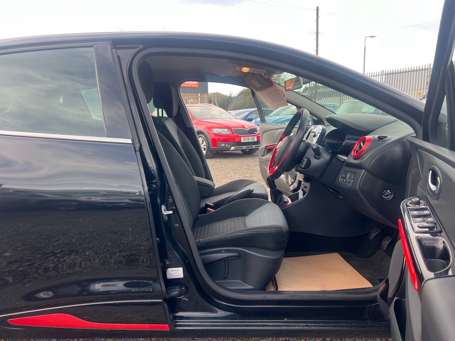 Used Renault Clio 2013 for sale - 76229135: Photo 9